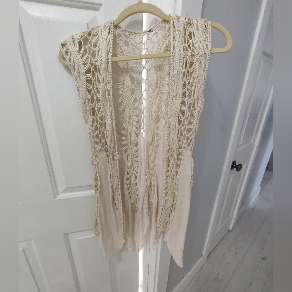 Pretty crocheted vest S/M vintage looking